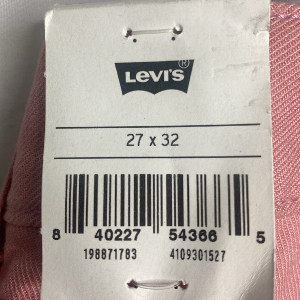 Levis, nwt pink color, size W27 x L 32 - Picture 7 of 7